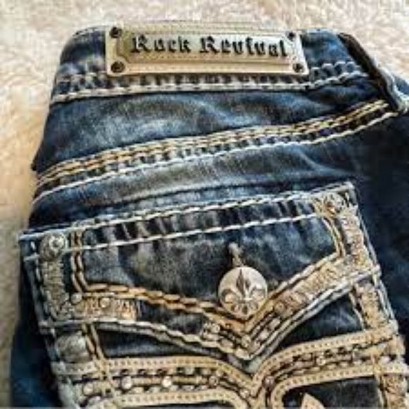 Rock Revival Arisa Crop, Style: EP9229C202, 30x23, EUC, $188 MSRP - Picture 12 of 13